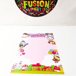 PORTAFOTO GRADUACIÓN HELLO KITTY 20X30CM 1 UNIDAD
